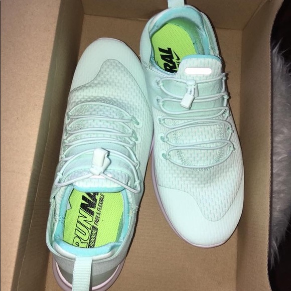 Nike free runs - Picture 2 of 3